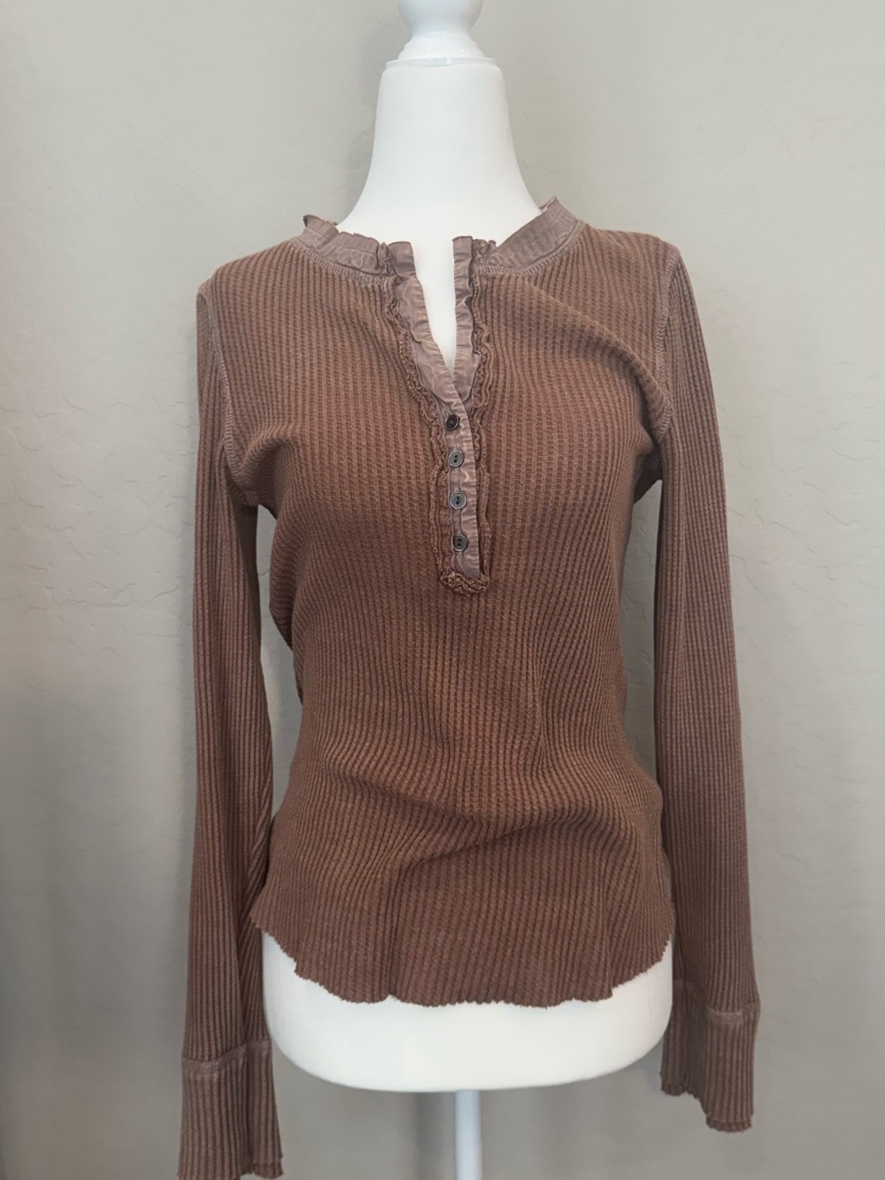 BKE Brown Ribbed Henley with Ruffle Trim - Picture 4 of 7